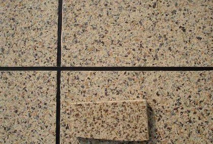 外墙仿石涂料施工方法是怎样的？